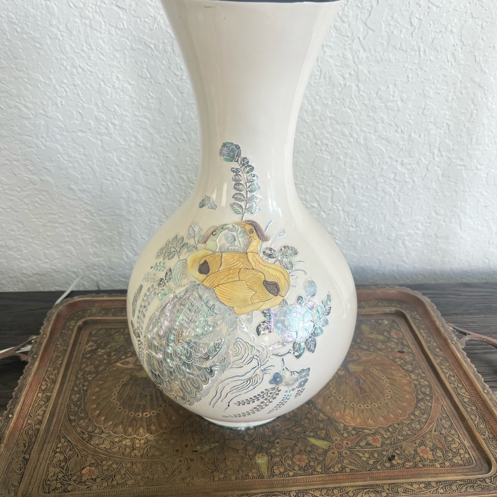 Elegant White and Gold Lacquer Mother of Pearl Floral Peacock Vase